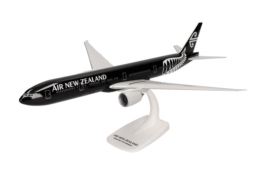 Herpa Snap-fit Airplane Model Boeing 777-300ER Air New Zealand on Scale of 1:200, Plastic Miniature with pedastal, Model Building, Collectors Edition