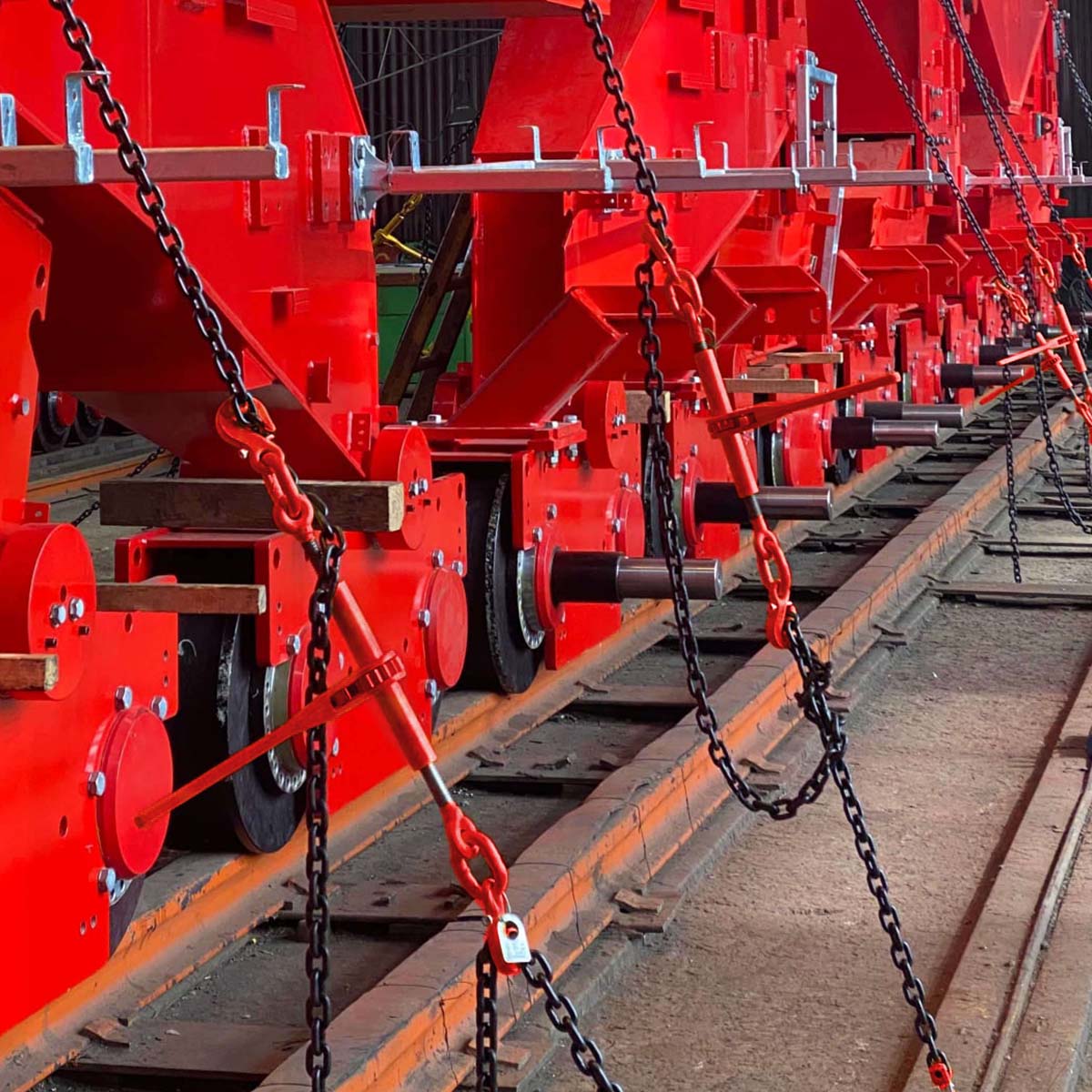 Lenchanse Chain and Binders Kit 1/4in - 5/16in 4 Set, Grade 80 1/4'' - 5/16'' Ratchet Load Binders Equipped with G80 Chains 1/4" × 10 feet and G80 Chain Hooks, 2,200lbs Working Load Tie Down Kit