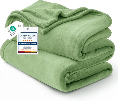 Bedsure GentleSoft Green Fleece Blanket - Cozy Lightweight Plush Queen Size, Emerald 90x90 Inches