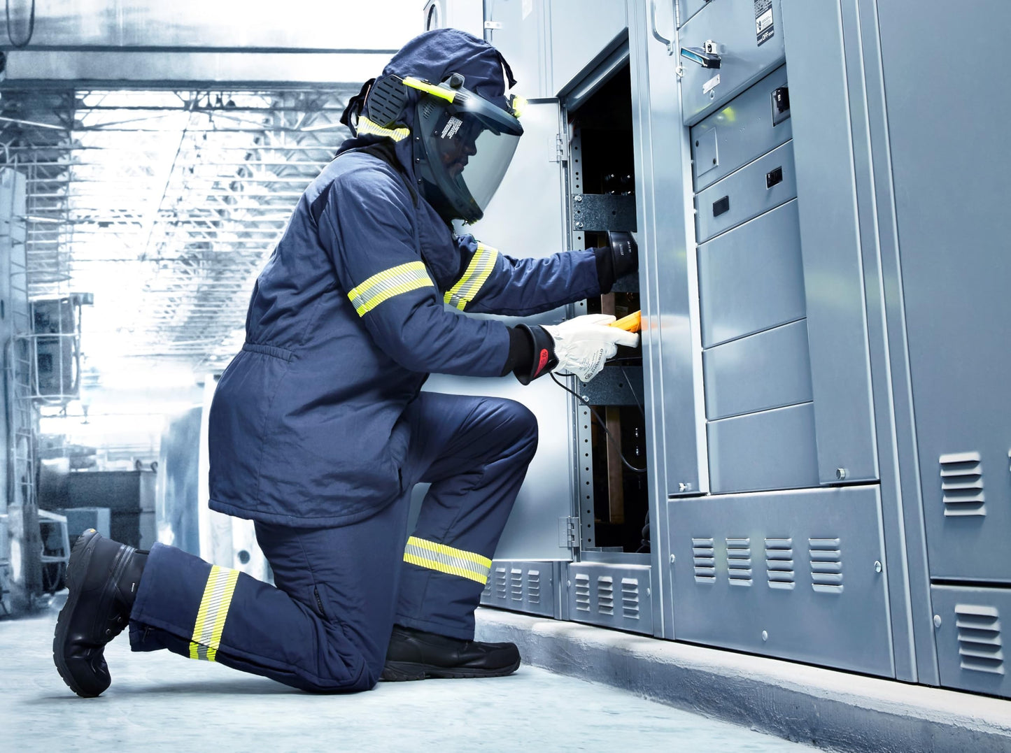 Enespro Class 00 Electrical Gloves Kit, 500V AC / 750V DC Black Insulated Rubber Gloves with Leather Protectors, Electrical Work Gloves for Linemen, and Utility Workers