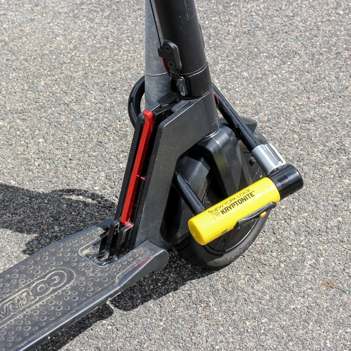 Kryptonite New York Standard Bike U-Lock, Heavy Duty Anti-Theft, 16mm Shackle with Mounting Bracket and Keys, Ultimate Security for Bicycles E-Bikes and Scooters.
